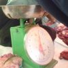 proses penimbangan daging